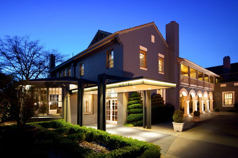 Peppers Mineral Springs Hotel - Tourism Noosa 0