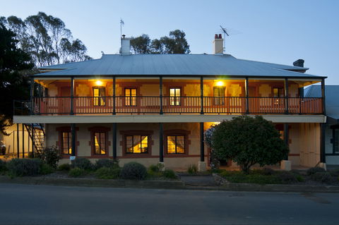 The Coffee Palace - Tourism Noosa 0