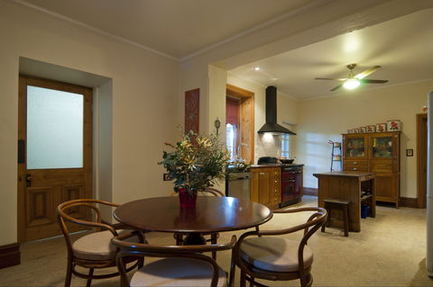 The Coffee Palace - Tourism Noosa 1