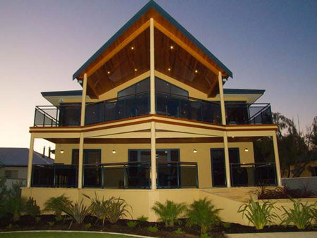 Nautica Lodge - Tourism Noosa 0