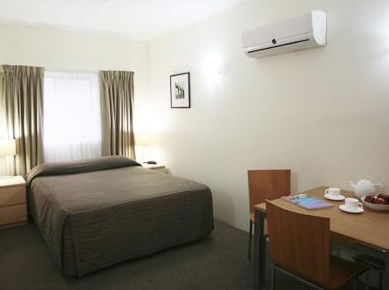 Club Motel - Tourism Noosa 5