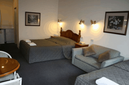 New England Motor Inn - Tourism Noosa 5