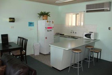 Zorba Motel - Tourism Noosa 1