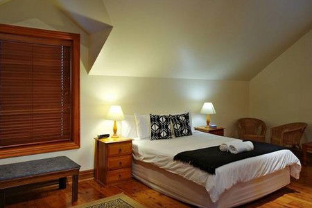 The Mews Studio Apartments - Tourism Noosa 4