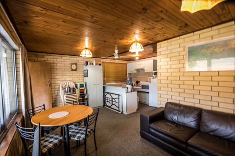 80 Page Drive Blanchetown -River Shack Rentals - Tourism Noosa 2