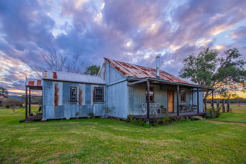 Blaxland's Cottage - Tourism Noosa 0