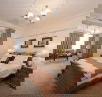 Cobb  Co Court Boutique Hotel - Tourism Noosa