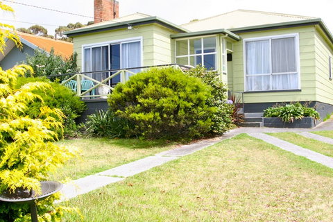 Lady Barron Holiday Home - Tourism Noosa 0