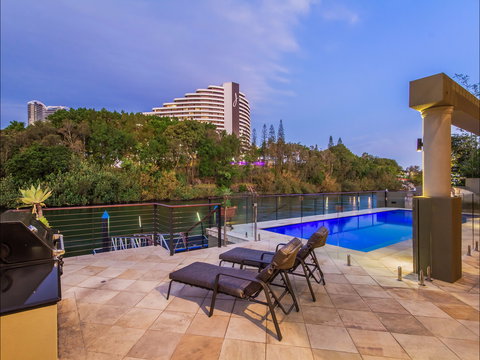 Lakeland Keys Broadbeach - Vogue Holiday Homes - Tourism Noosa 0