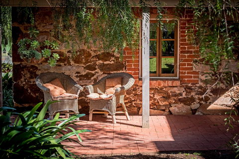 Lucy's House - Tourism Noosa 0