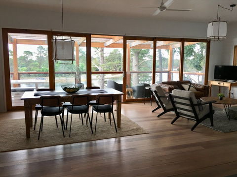 The Lakehouse Beechworth - Tourism Noosa 2