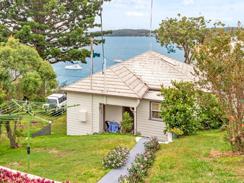 Tommy's Lakehouse - Tourism Noosa 1