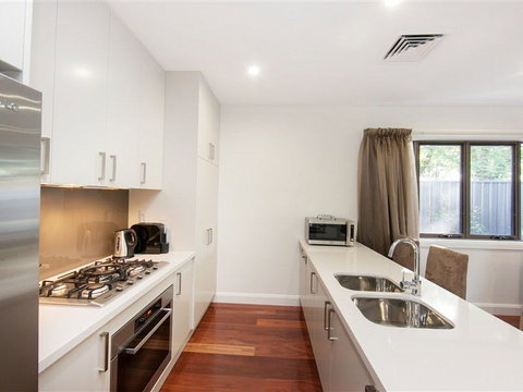 Abode Apartments Albury - Tourism Noosa 2
