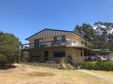 Barefoot Beach House - Tourism Noosa 1