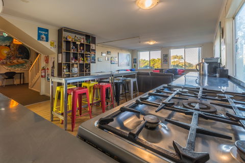 Bells Beach Backpackers - Tourism Noosa 1