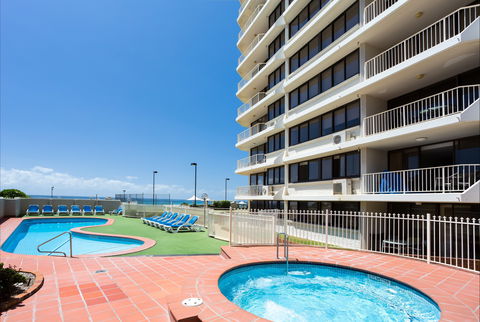 Breakers North - Absolute Beach Front Holiday Apartments - Tourism Noosa 2