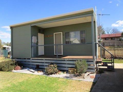 Caddy Shack Dunedoo - Tourism Noosa 0