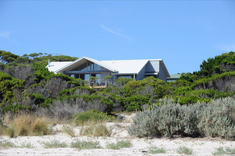 Cassini Beach House - Tourism Noosa 0