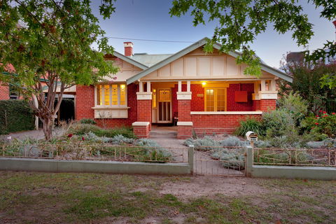 Central Crisp - Tourism Noosa 0