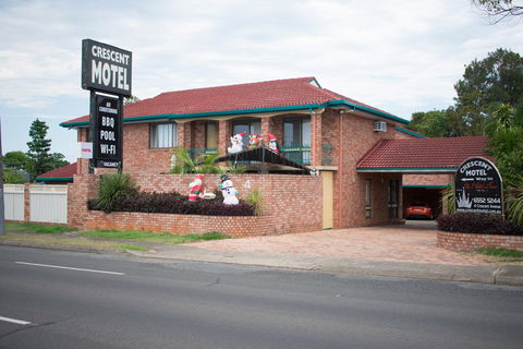 Crescent Motel - Tourism Noosa 0