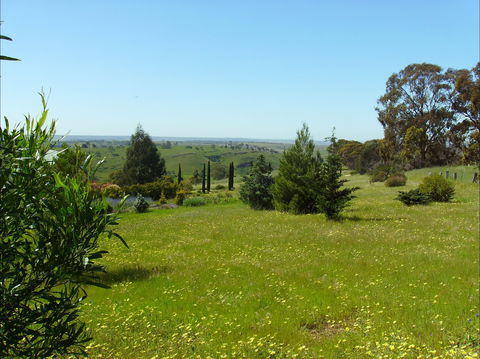 Jonathan Art Centre - Jarramarrumba House - Tourism Noosa 0