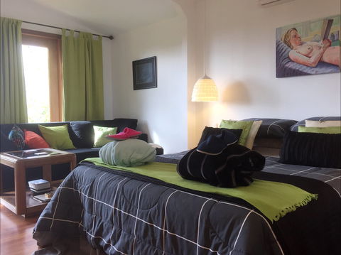 Jonathan Art Centre - Jarramarrumba House - Tourism Noosa 1