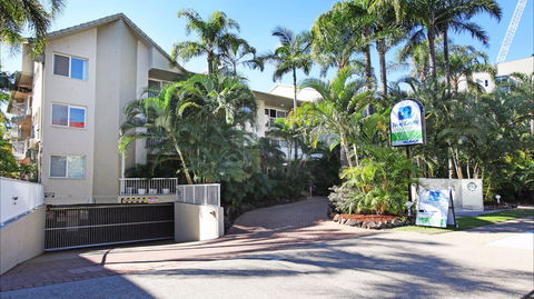 Mari Court Resort - Tourism Noosa 1