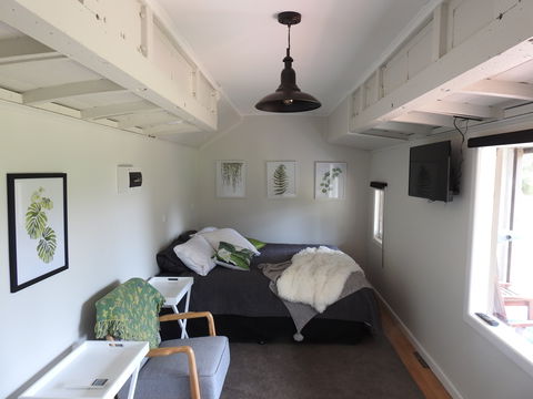 Miners Ridge Vineyard Railway Carriage B&B - Tourism Noosa 0