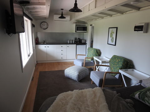 Miners Ridge Vineyard Railway Carriage B&B - Tourism Noosa 2