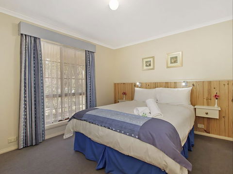Oak Cottage - Tudor Village - Tourism Noosa 0