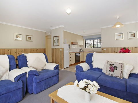 Oak Cottage - Tudor Village - Tourism Noosa 2