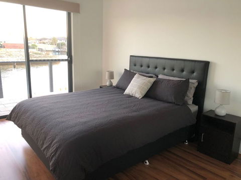 Port Bouvard Retreat - Large Family Friendly Canal Home With Private Jetty - Tourism Noosa 1