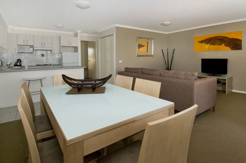 South Pacific Apartments - Tourism Noosa 0