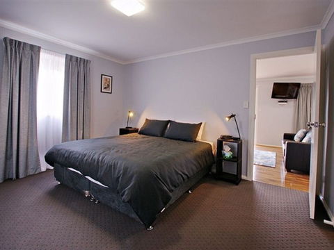 Starline Alpaca Farm Stay - Tourism Noosa 0