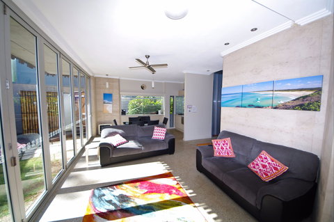 Sun Worship Crescent Head Eco Villas - Tourism Noosa 2