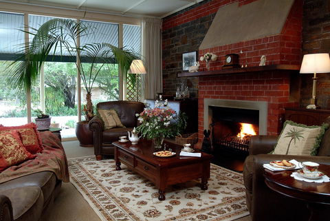 The Lodge Country House - Tourism Noosa 1