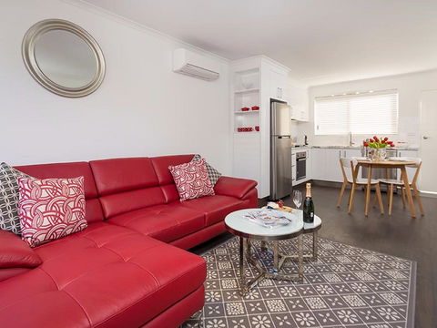 Understated Elegance - Affordable Luxury - Tourism Noosa 0