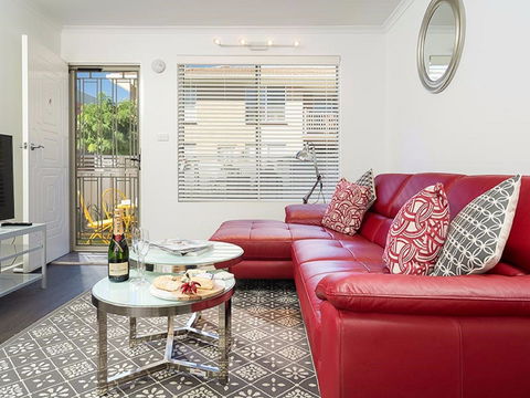 Understated Elegance - Affordable Luxury - Tourism Noosa 2