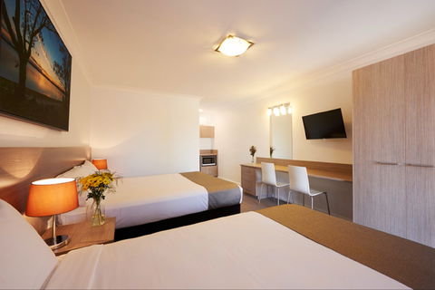 Adelong Motel - Tourism Noosa 1