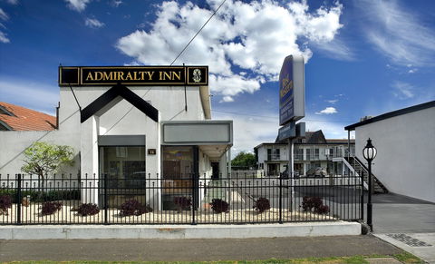 Admiralty Inn - Tourism Noosa 0