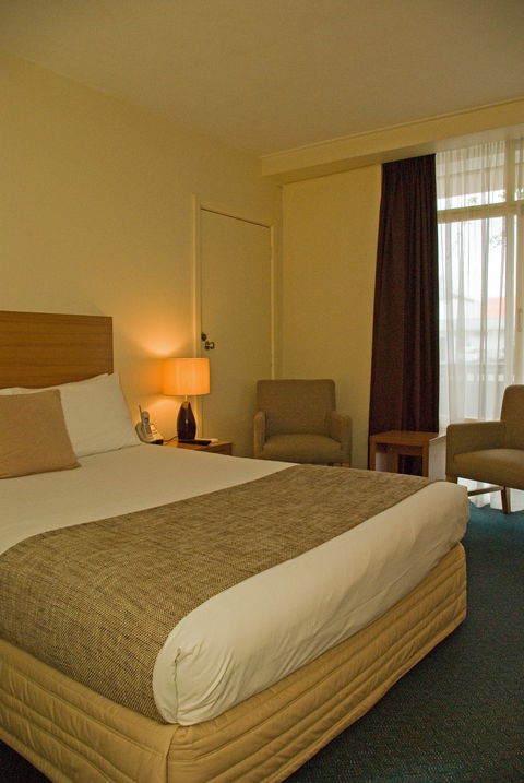 Admiralty Inn - Tourism Noosa 2