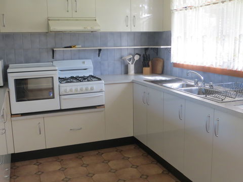 Annies Holiday Units - Tourism Noosa 1