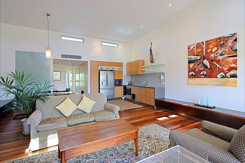 Beach Villa 17, East On Byron - Tourism Noosa 0