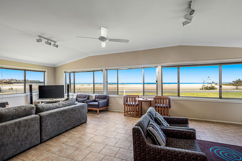 Beach Haven - Tourism Noosa 0