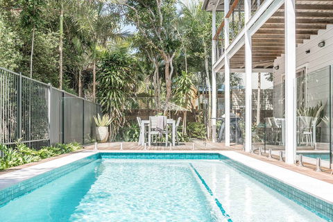 Beach Chalet - Tourism Noosa 0