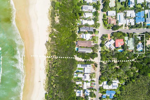 Beach Chalet - Tourism Noosa 2