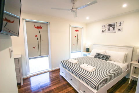 Bianconero - Tourism Noosa 2