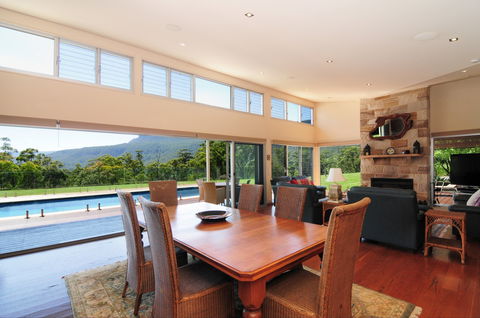 Bottlebrush Lodge - Tourism Noosa 1