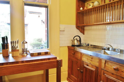 Buxton Manor - Garden And Loft Apartment - Tourism Noosa 2