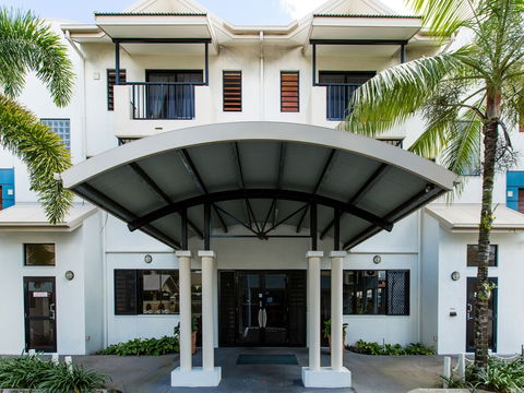Cairns Queens Court - Tourism Noosa 1